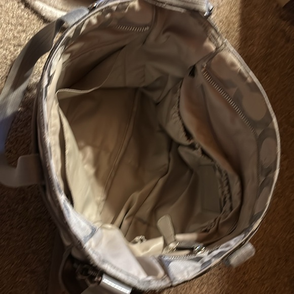 Large, pretty coach bag lots of space - Picture 2 of 3